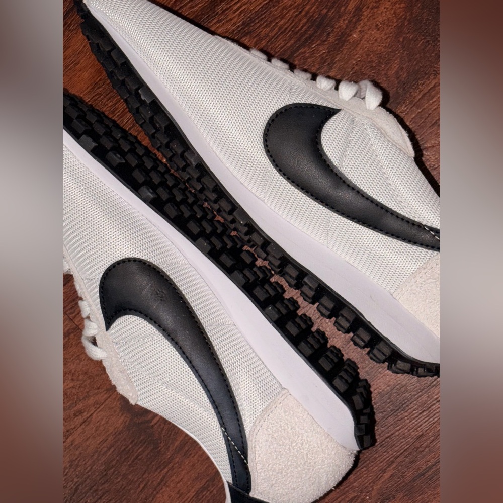 Nike size 10.5 - Picture 9 of 12